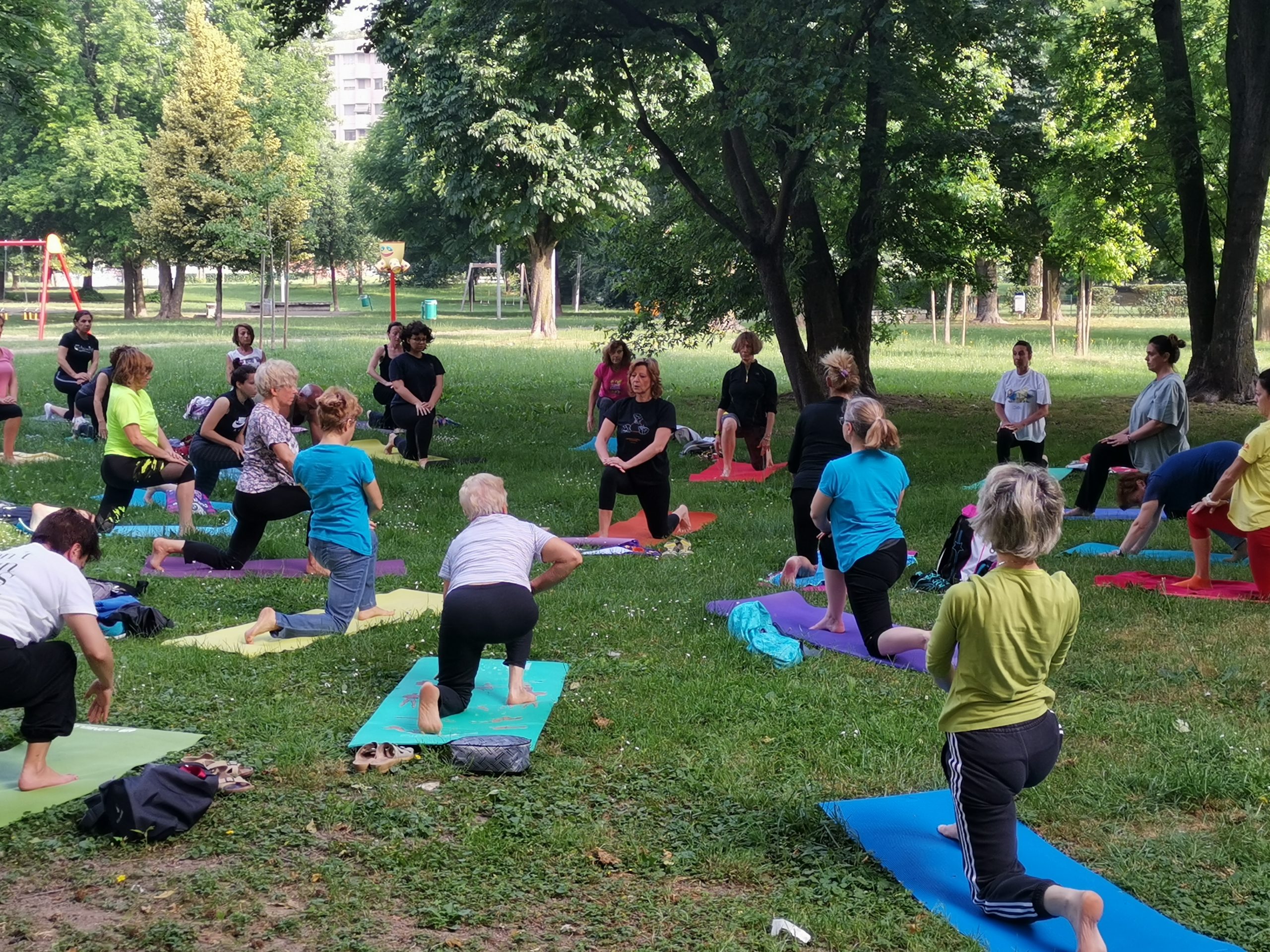 Vivi i parchi di Corsico con lo yoga 2024